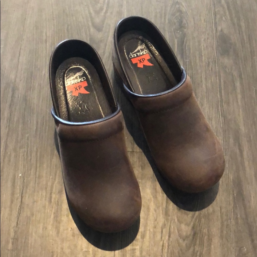Dansko xp brown women’s clogs
